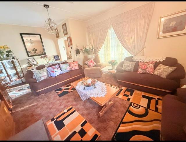 8 BEDROOM HOUSE FOR SALE IN VANDERBIJLPARK CW 2